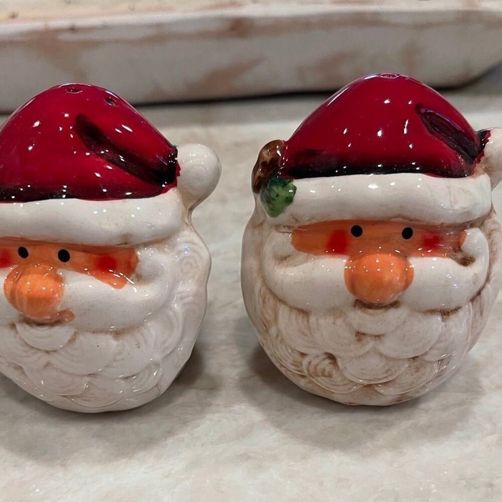 Santa Claus set of Salt & Pepper shakers Christmas